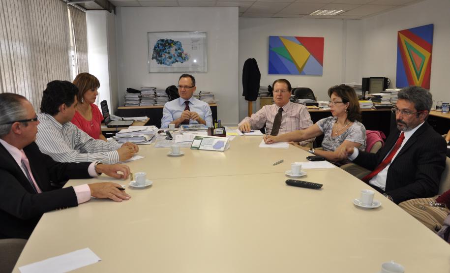 Secretário discute com diretores “Universidade Estadual do Paraná”