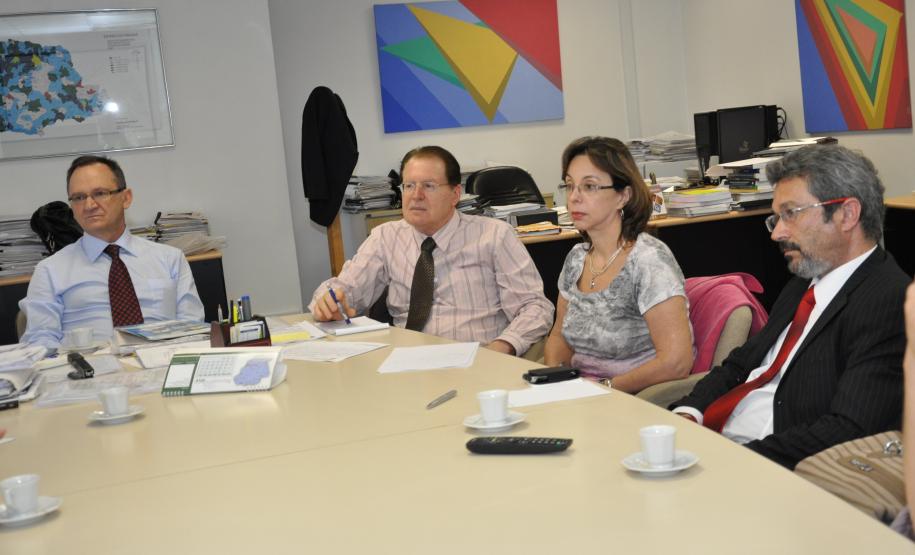 Secretário discute com diretores “Universidade Estadual do Paraná”