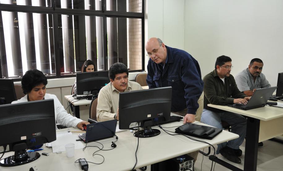 Simepar recebe visita de meteorologistas da América Central