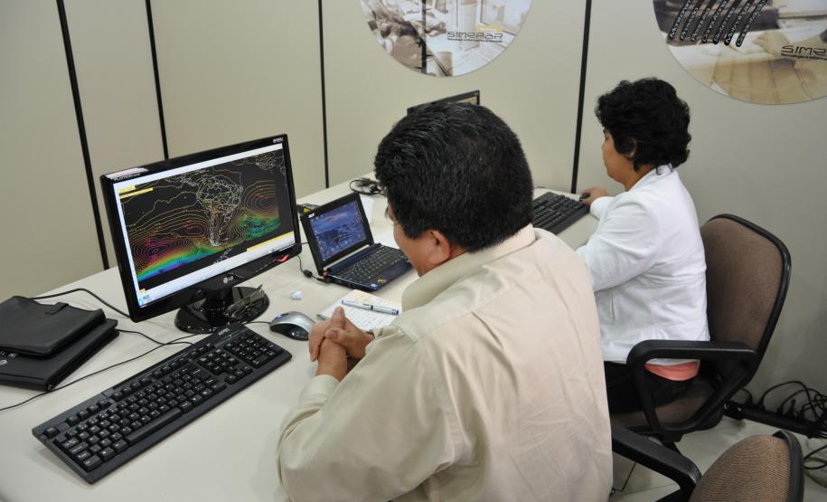 Simepar recebe visita de meteorologistas da América Central