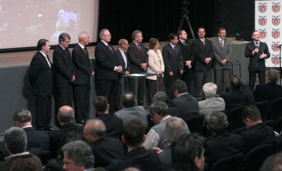 Pessuti nomeia reitor e vice-reitor da UENP