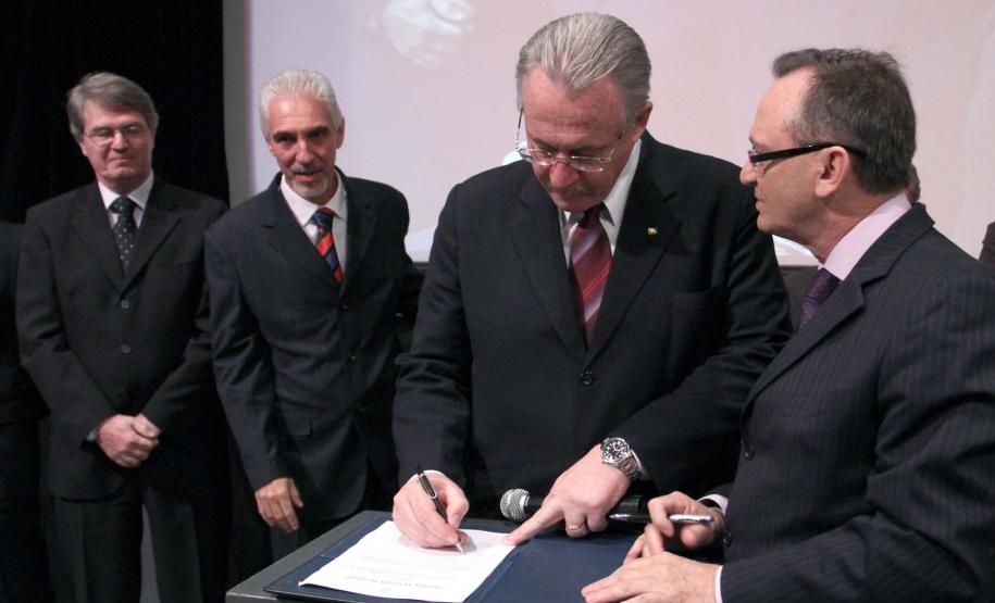 Pessuti nomeia reitor e vice-reitor da UENP