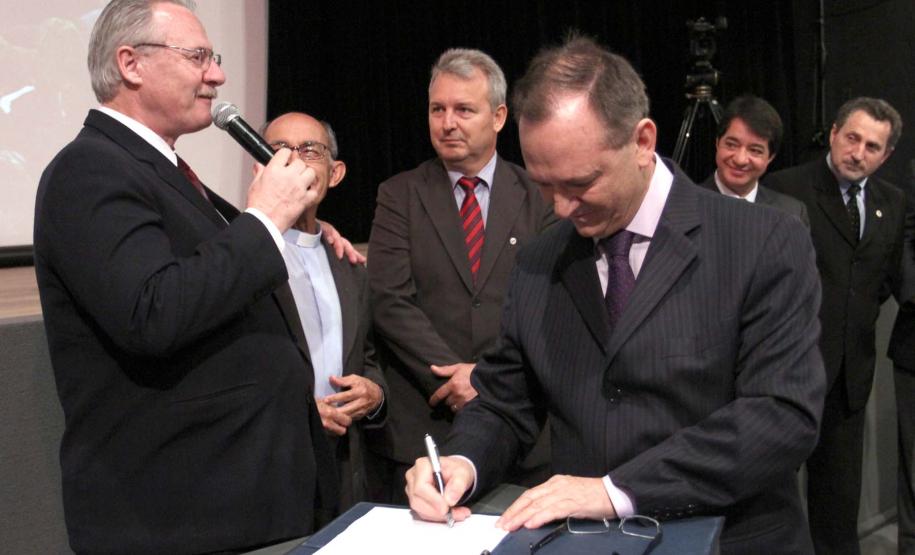 Pessuti nomeia reitor e vice-reitor da UENP