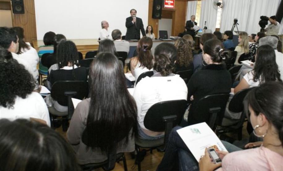 Encontro reúne bolsistas do Universidade Sem Fronteiras em Ponta Grossa
