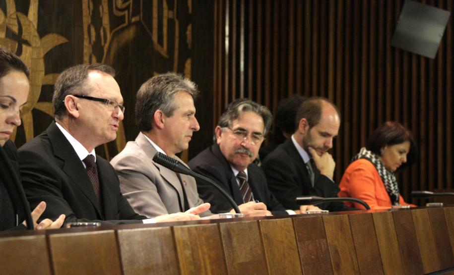 Secretário esclarece dúvidas sobre a Defensoria Pública na Assembleia Legislativa