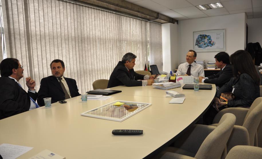 Secretário Nildo recebe reitores na Seti