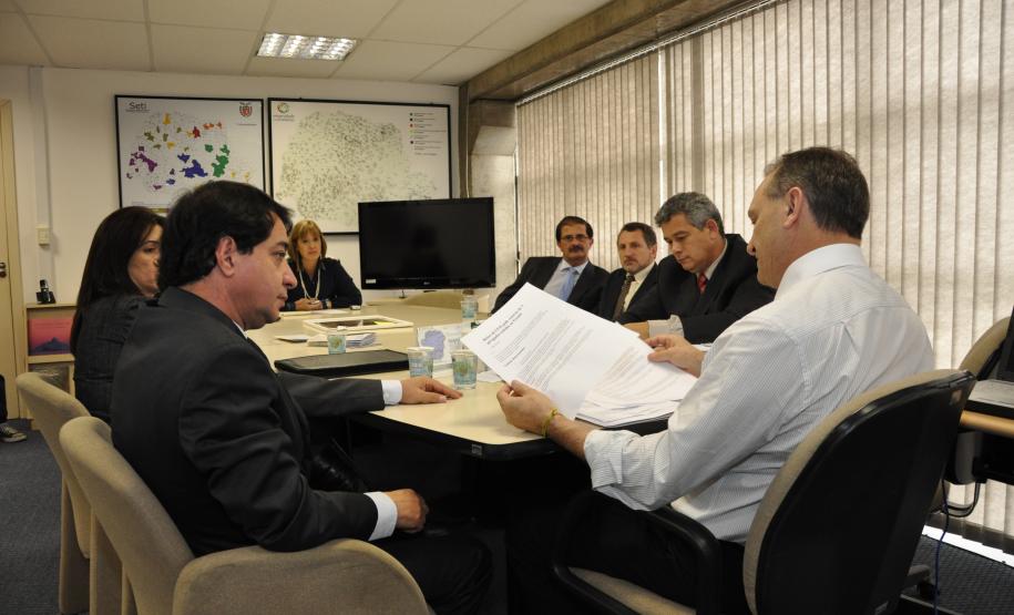 Secretário Nildo recebe reitores na Seti