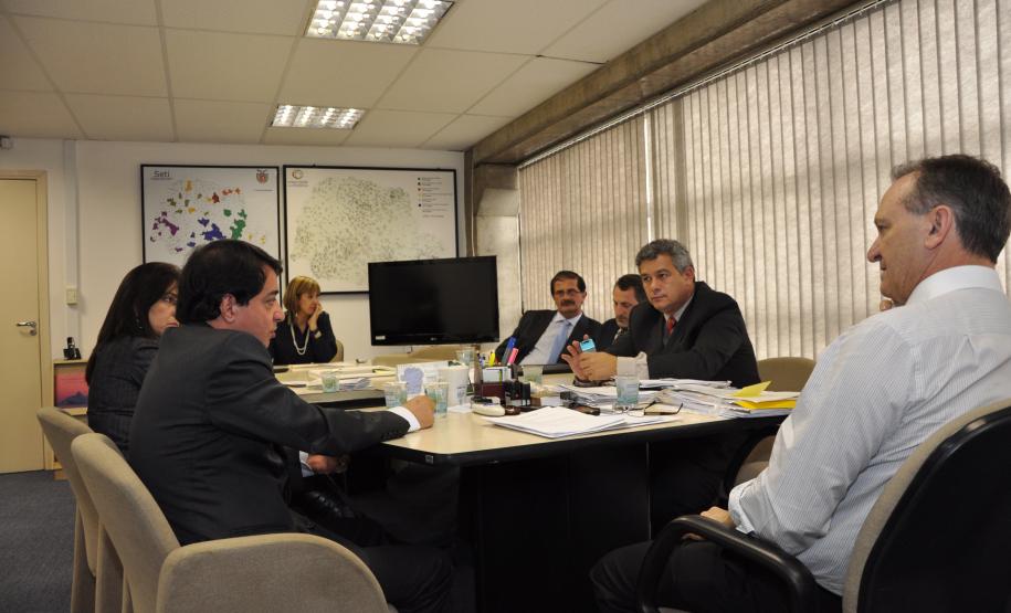 Secretário Nildo recebe reitores na Seti