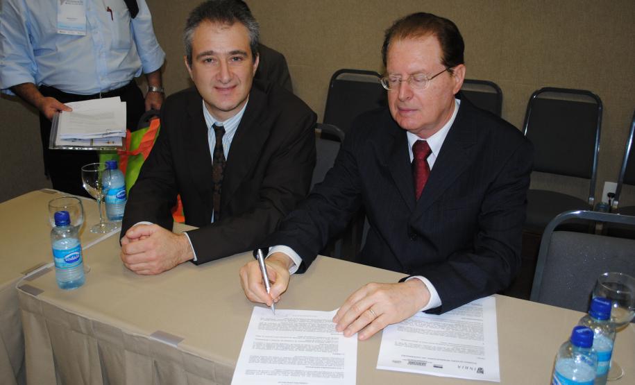 Fundação Araucária assina edital para a área de informática e automação