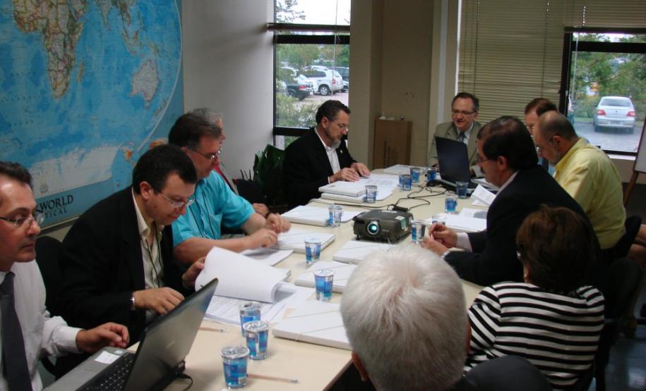 Conselho Superior da Fundação Araucária aprova atividades de 2010