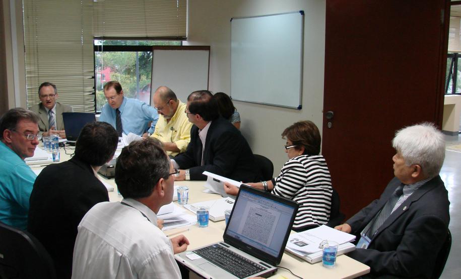 Conselho Superior da Fundação Araucária aprova atividades de 2010