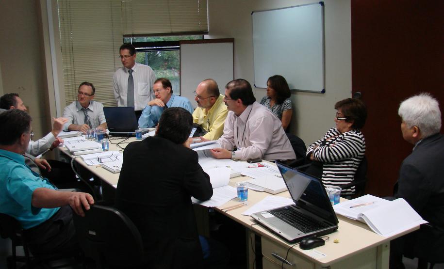 Conselho Superior da Fundação Araucária aprova atividades de 2010