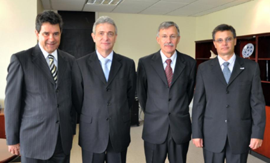 Funcionários de carreira do Tecpar assumem a diretoria do instituto