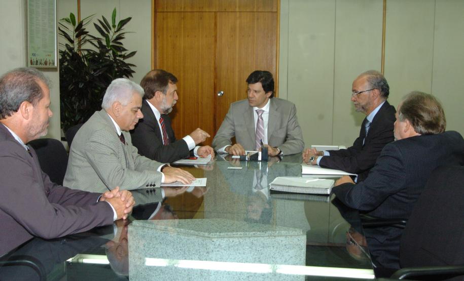 Secretário e vice-governador participam de encontro em Brasília