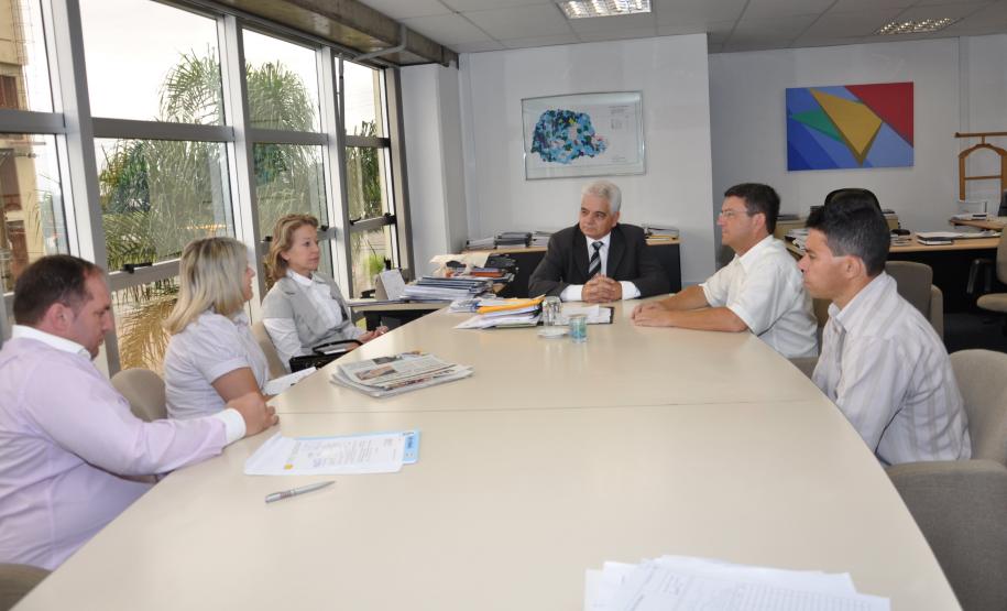 Representantes de Dois Vizinhos discutem expansão do ensino na Seti