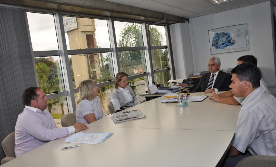 Representantes de Dois Vizinhos discutem expansão do ensino na Seti