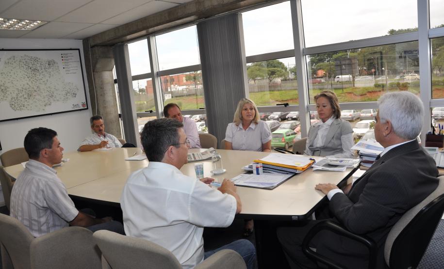 Representantes de Dois Vizinhos discutem expansão do ensino na Seti