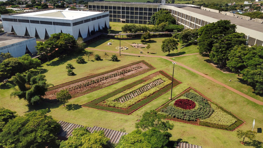 Estado nomeia 104 novos agentes universitários na Unioeste