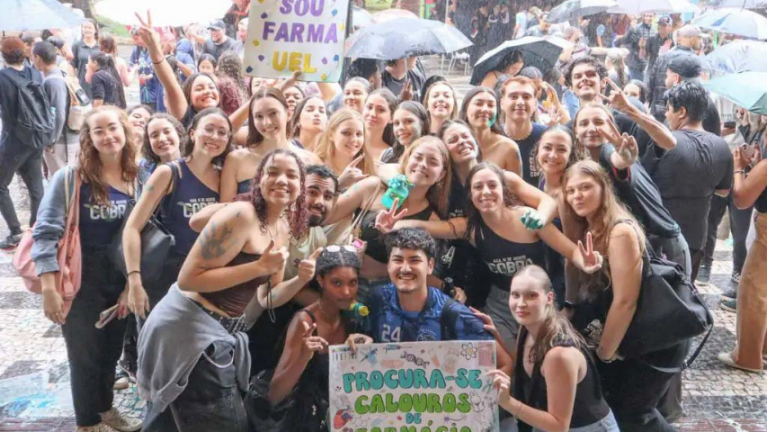 Aprovados na UEL: Vestibafest 2026 registra alegria, chuva intensa, tinta e entusiasmo