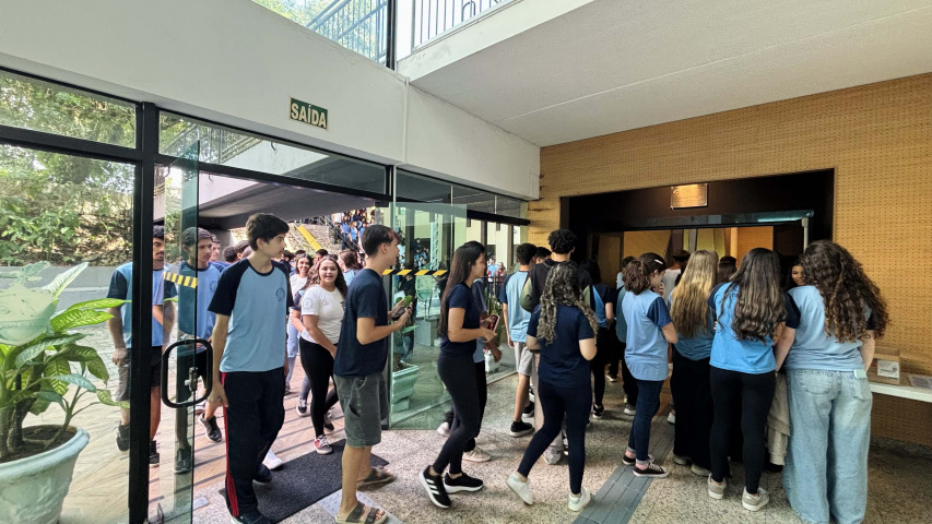 Alunos do Instituto de Educação de Paranaguá retornam às aulas presenciais